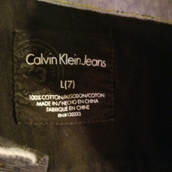 Button down - Picture 2 of 2